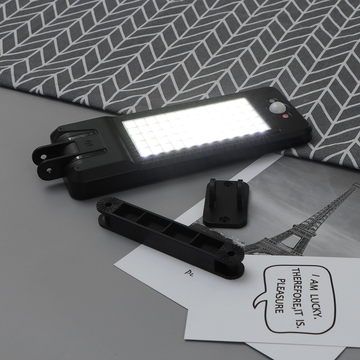 Lampada da parete a energia so - Pool Light Solar Rechargeable recensione e prezzo