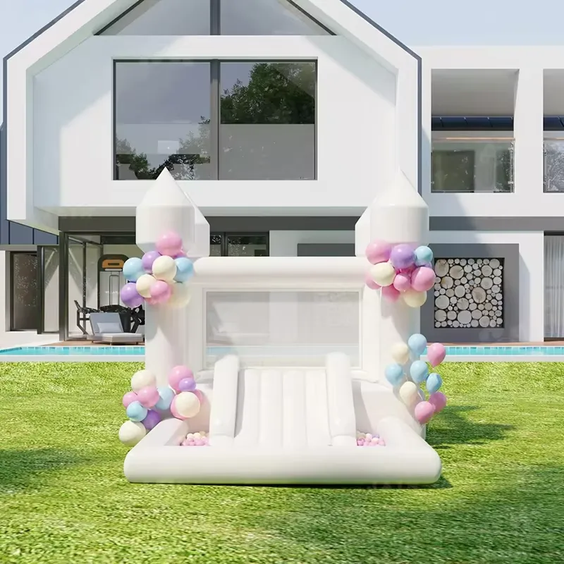 Castello Gonfiabile Bianco di  - Water Slide Inflatable recensione e prezzo